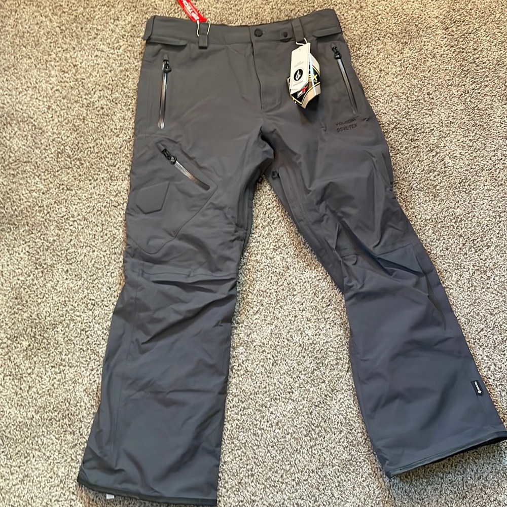 Brand new Volcom gore-Tex snow pants